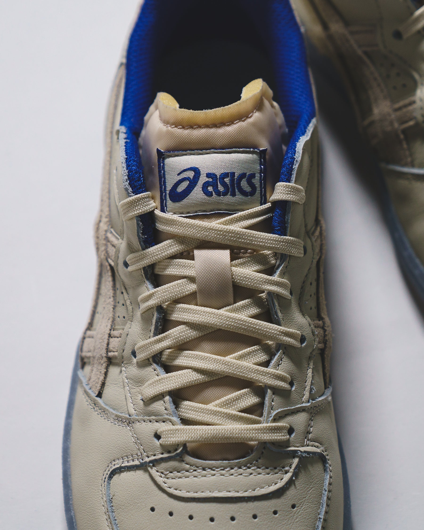 Asics Unisex Skyhand OG Pale Oak Vanilla 1203A613-200 - FOOTWEAR - Canada