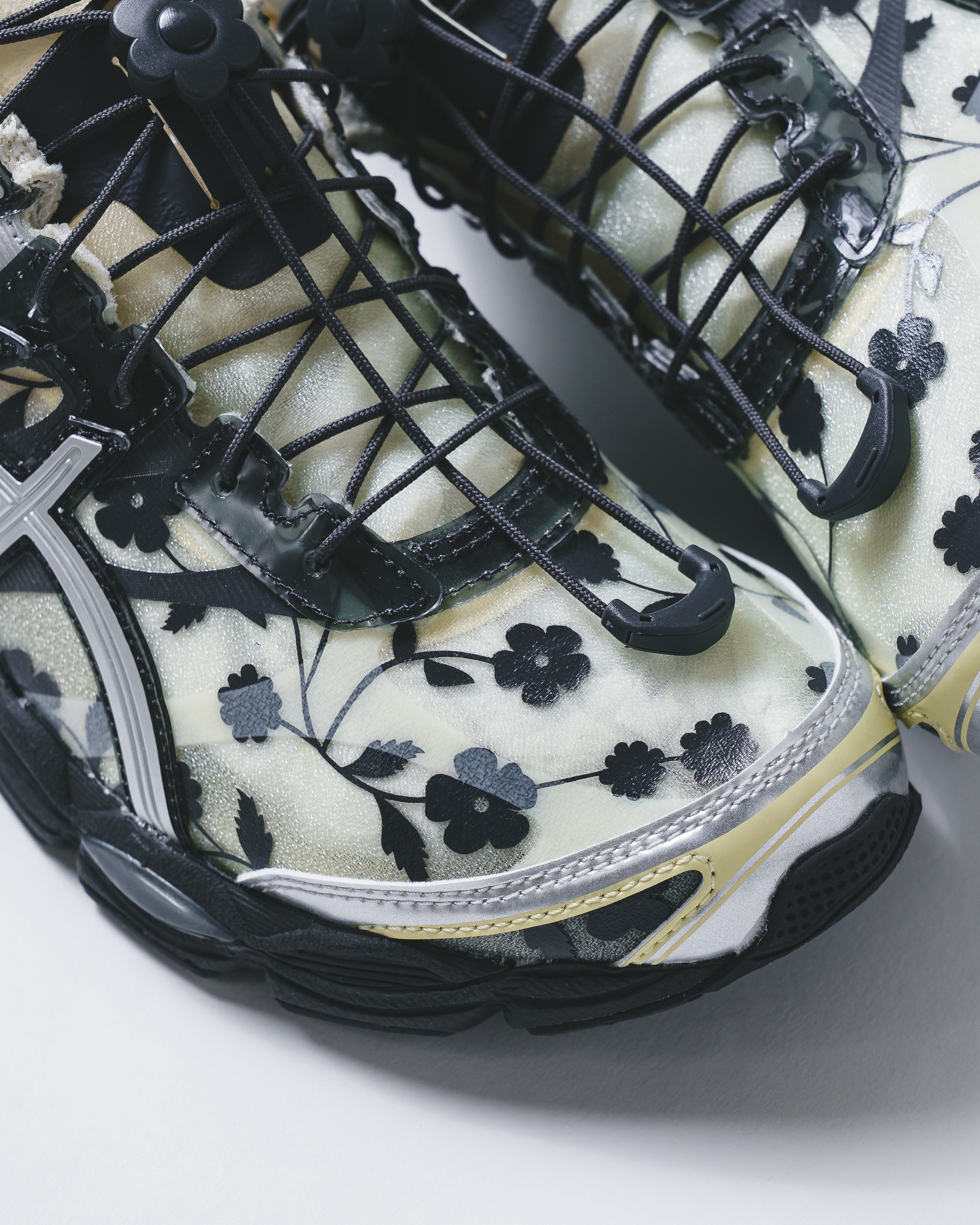 Asics x Cecilie Bahnsen Unisex Gel-Cumulus 16 Ivory Black 1203A762-750 - FOOTWEAR - Canada