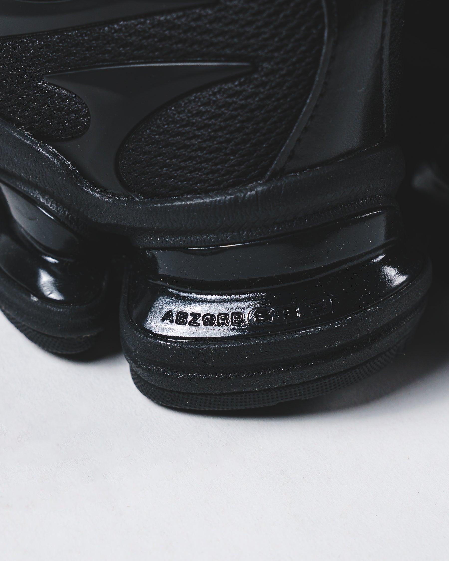 New Balance Unisex 2000 Black Metallic U200078C - FOOTWEAR - Canada