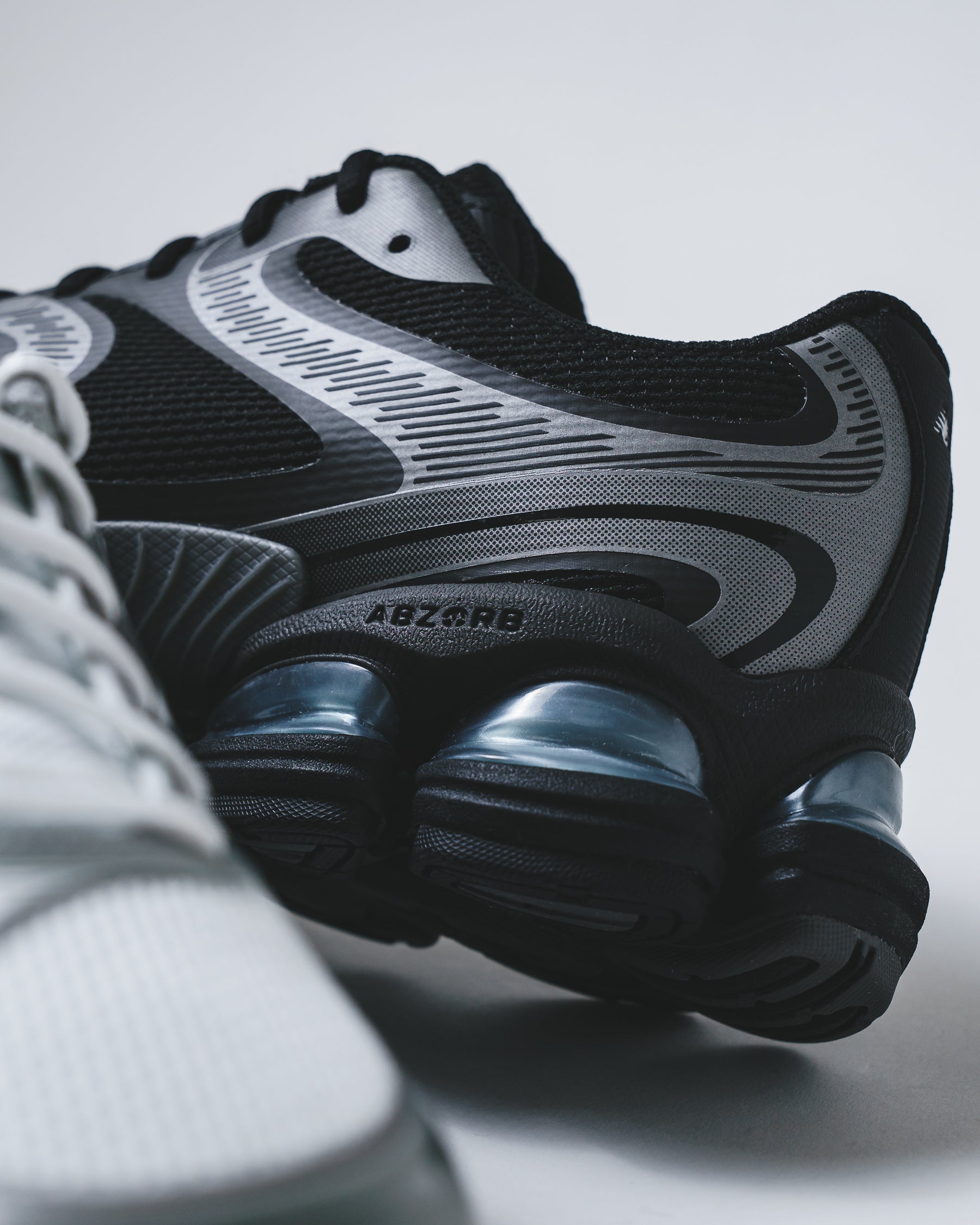 New Balance Unisex Abzorb 2000 Black Dark Silver Metallic U2000EA - FOOTWEAR - Canada