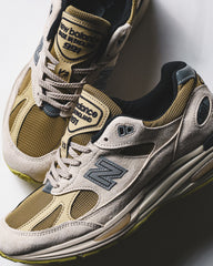 New Balance Unisex Made in UK 991v2 Neo Synthesis Silver Birch U991PW2 - FOOTWEAR - Canada