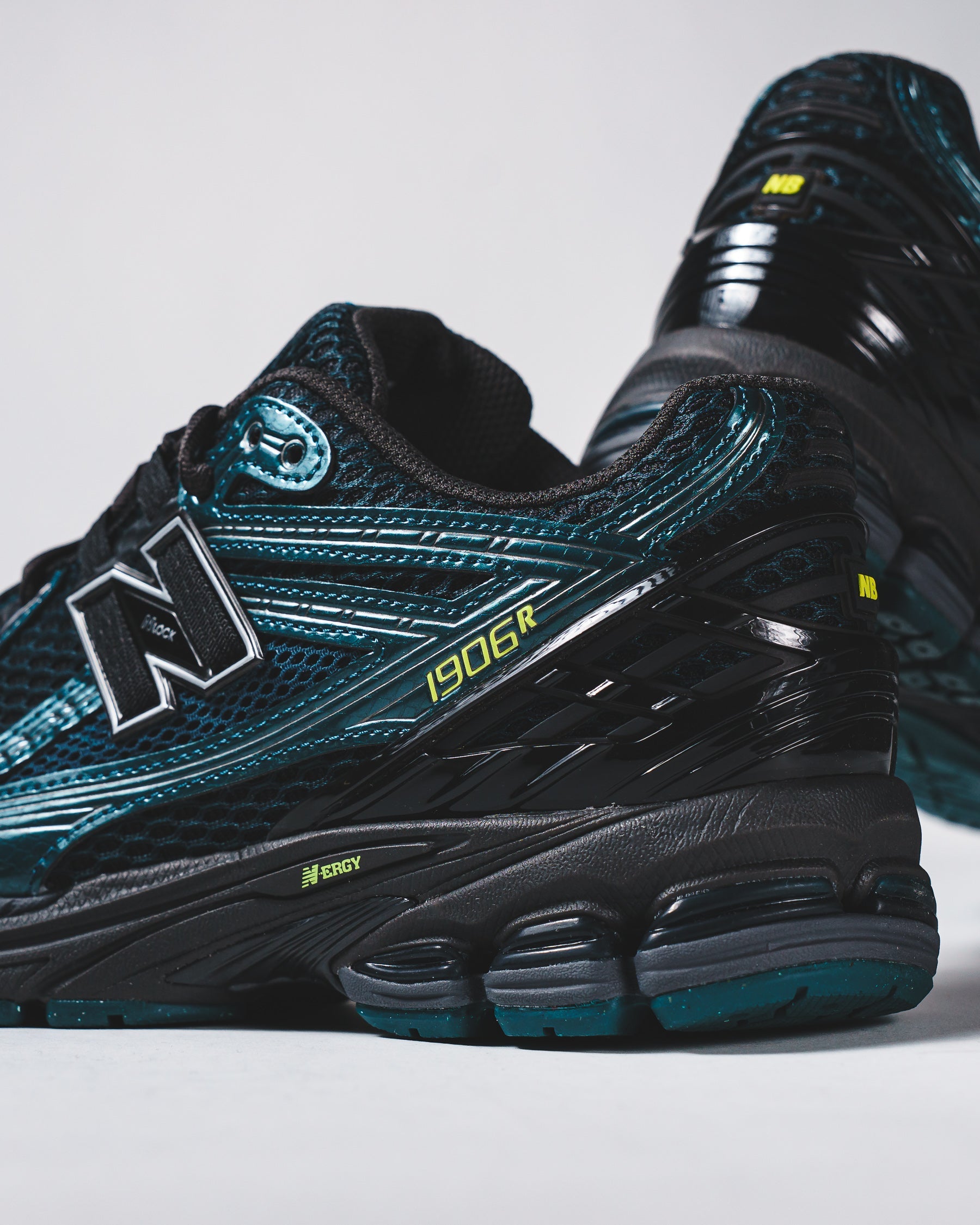 New Balance Unisex U1906RV1 Medusa Green Black U190646S - FOOTWEAR - Canada