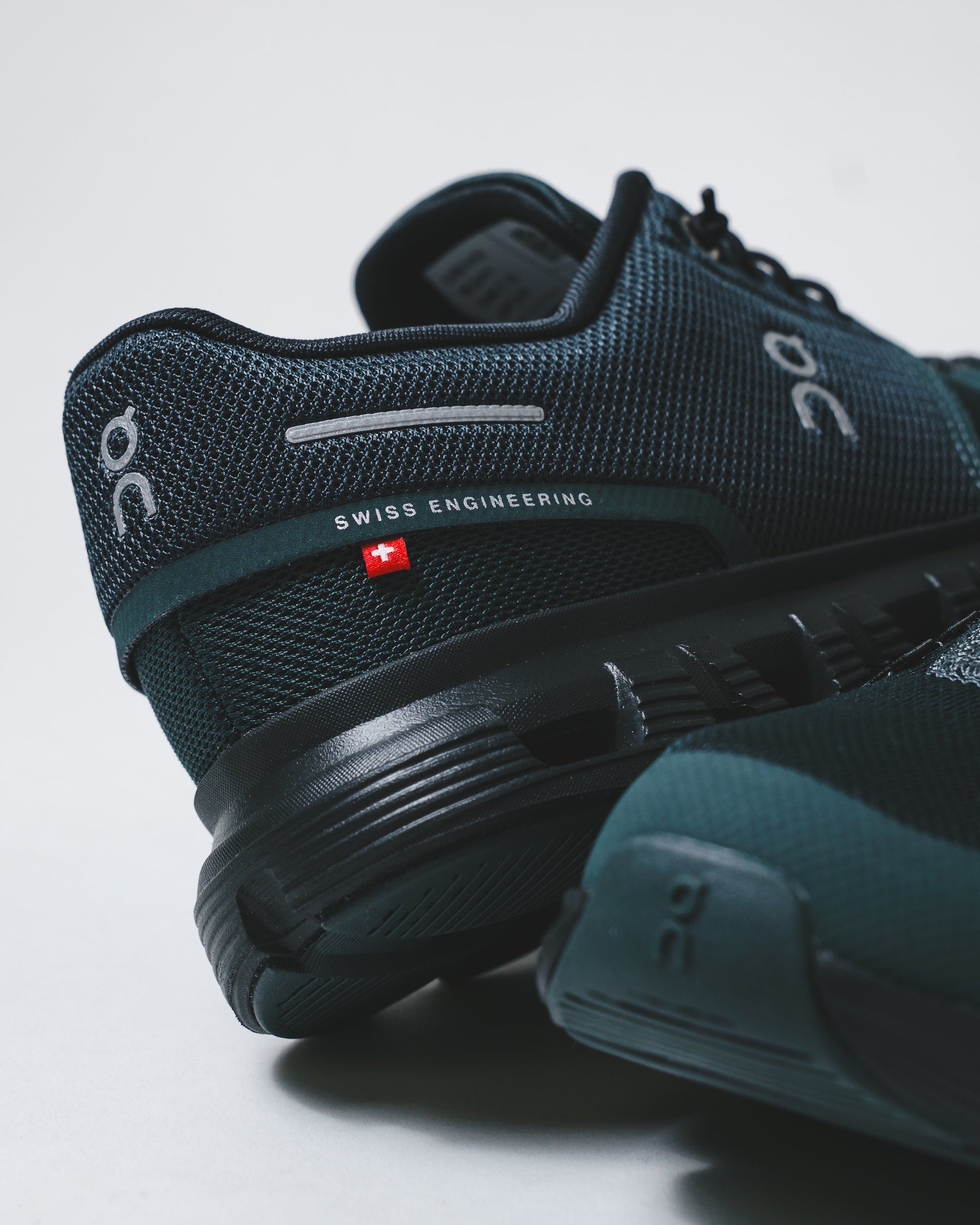 ON Men Cloud 6 Evergreen Black 3MF10070214 - FOOTWEAR - Canada