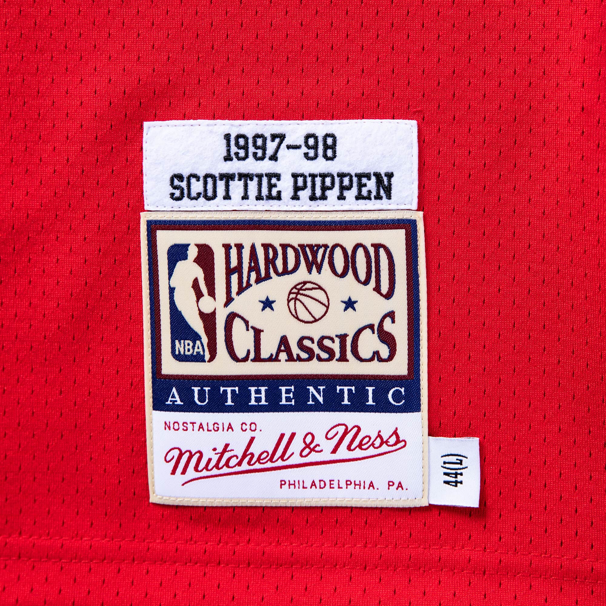 Mitchell & Ness NBA Chicago Bulls Finals Scottie Pippen #33 Scarlet Authentic Jersey 1997-98 72263B597SPIPP - TANK TOPS - Solestop.com -