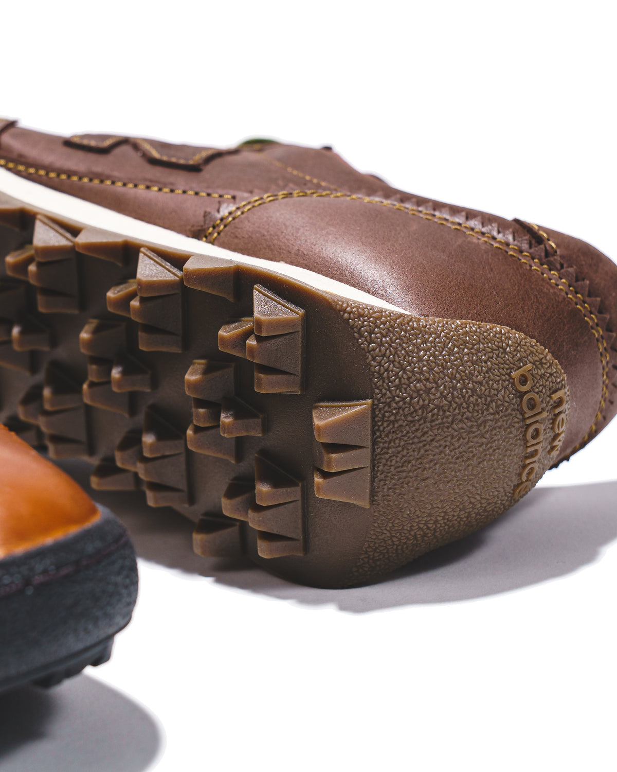 New Balance Men Gator Run Pumpernickel Rich Oak UGTRS5HP
