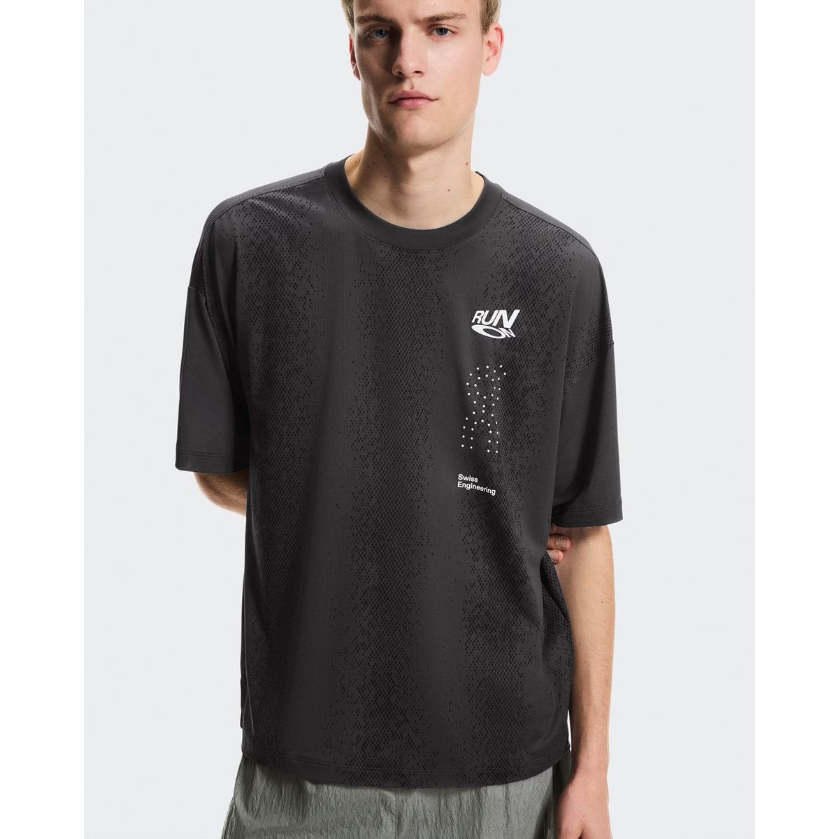 ON Men Performance Volt-T Iron