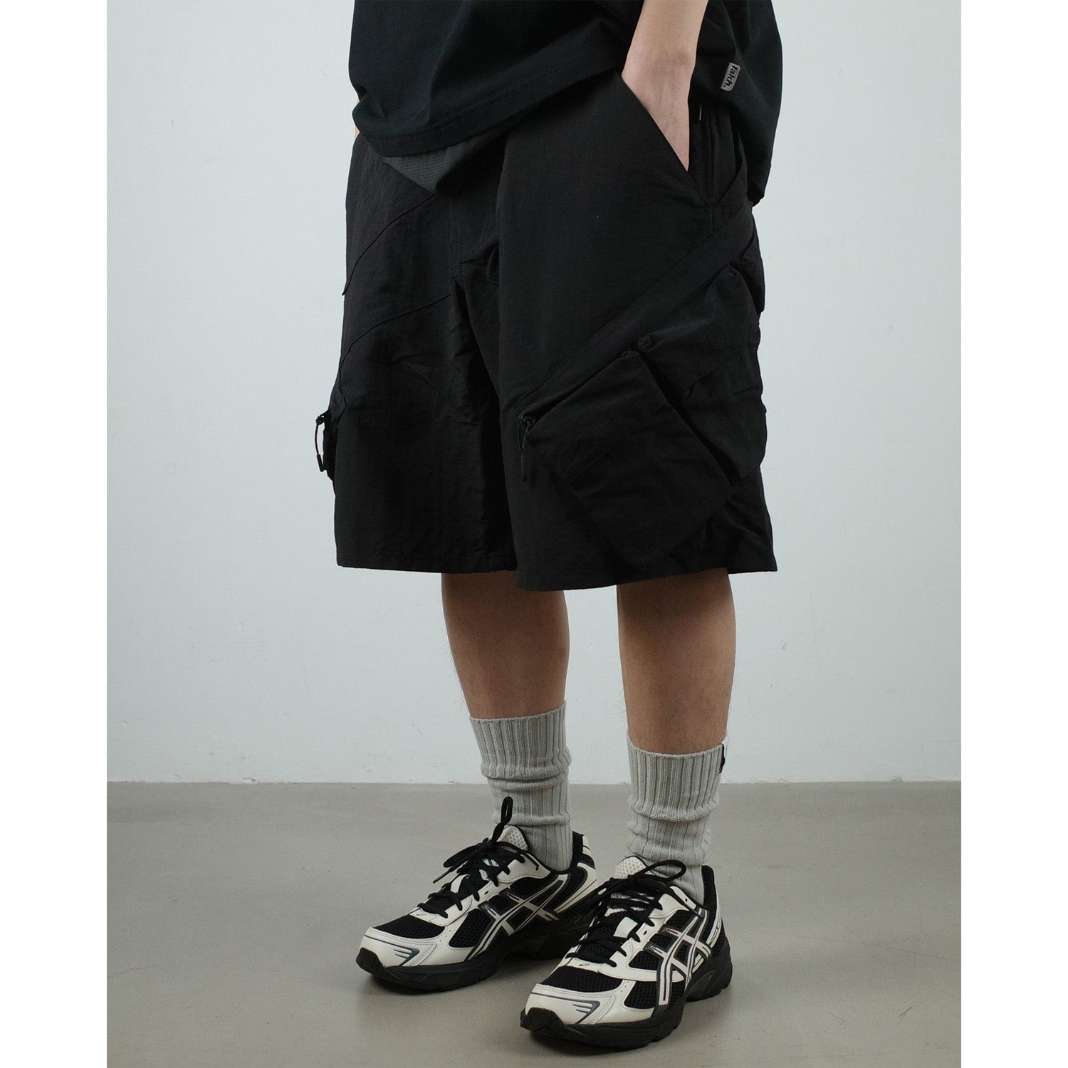 Lakh Multi Pockets Detached Cargo Shorts Black