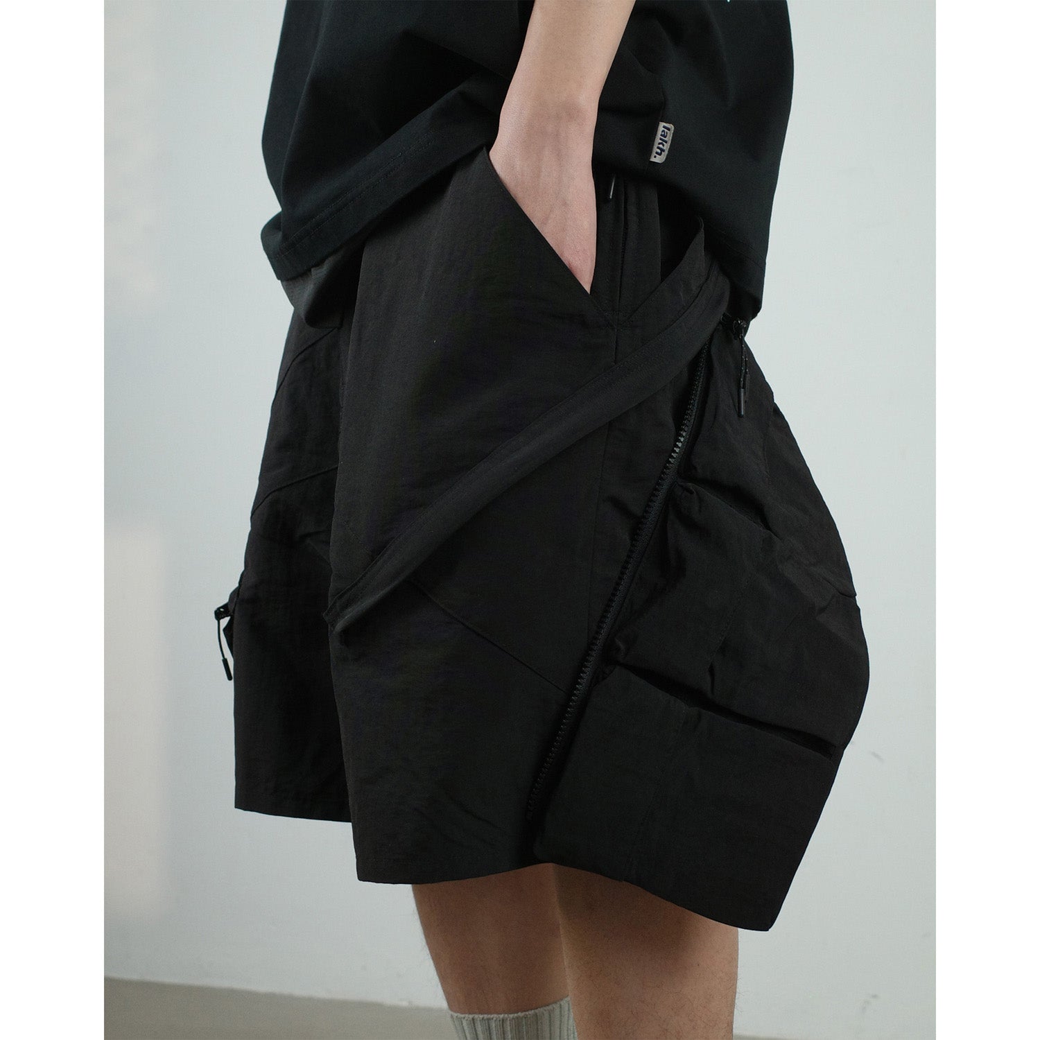 Lakh Multi Pockets Detached Cargo Shorts Black
