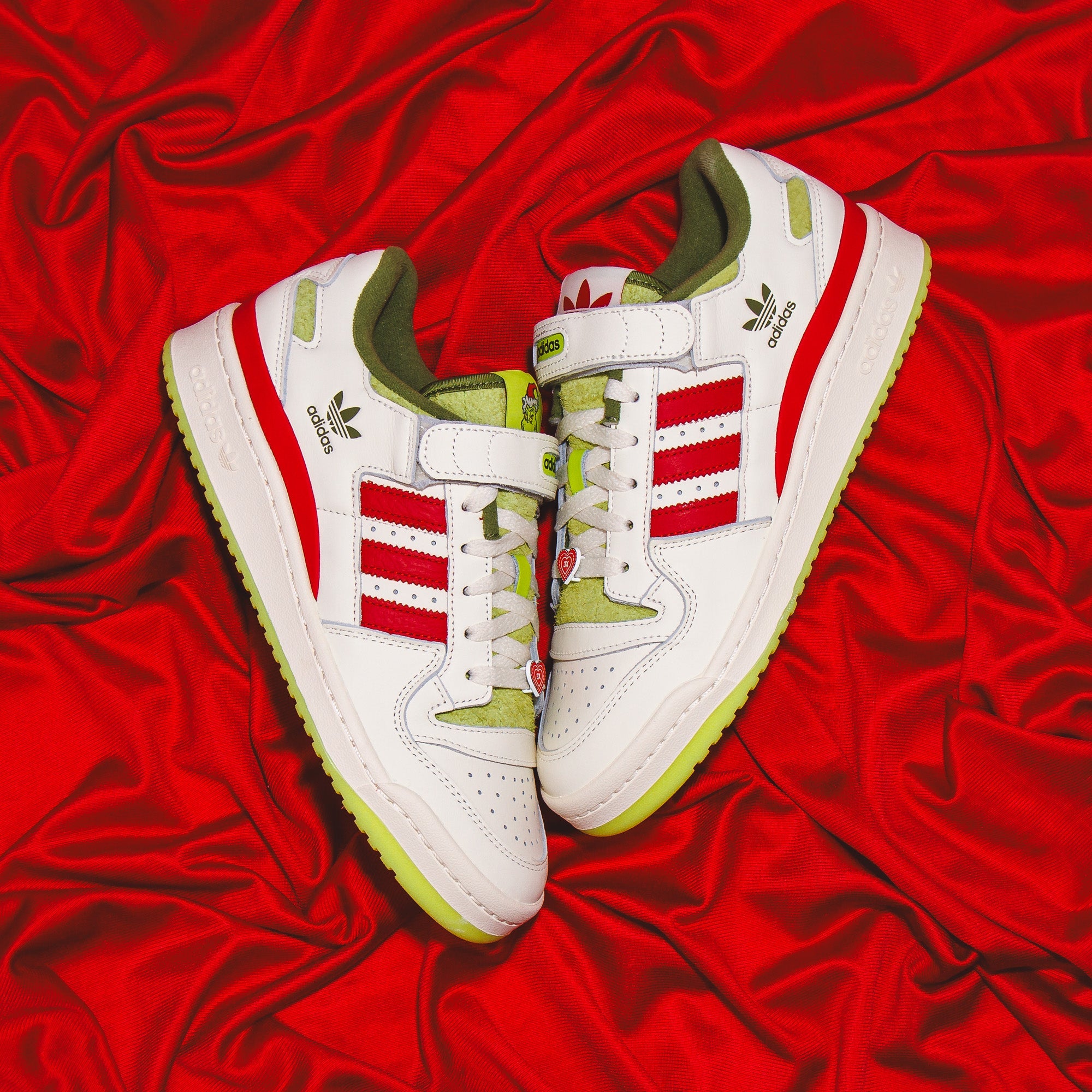 adidas originals men forum low x the grinch cream id3512 412