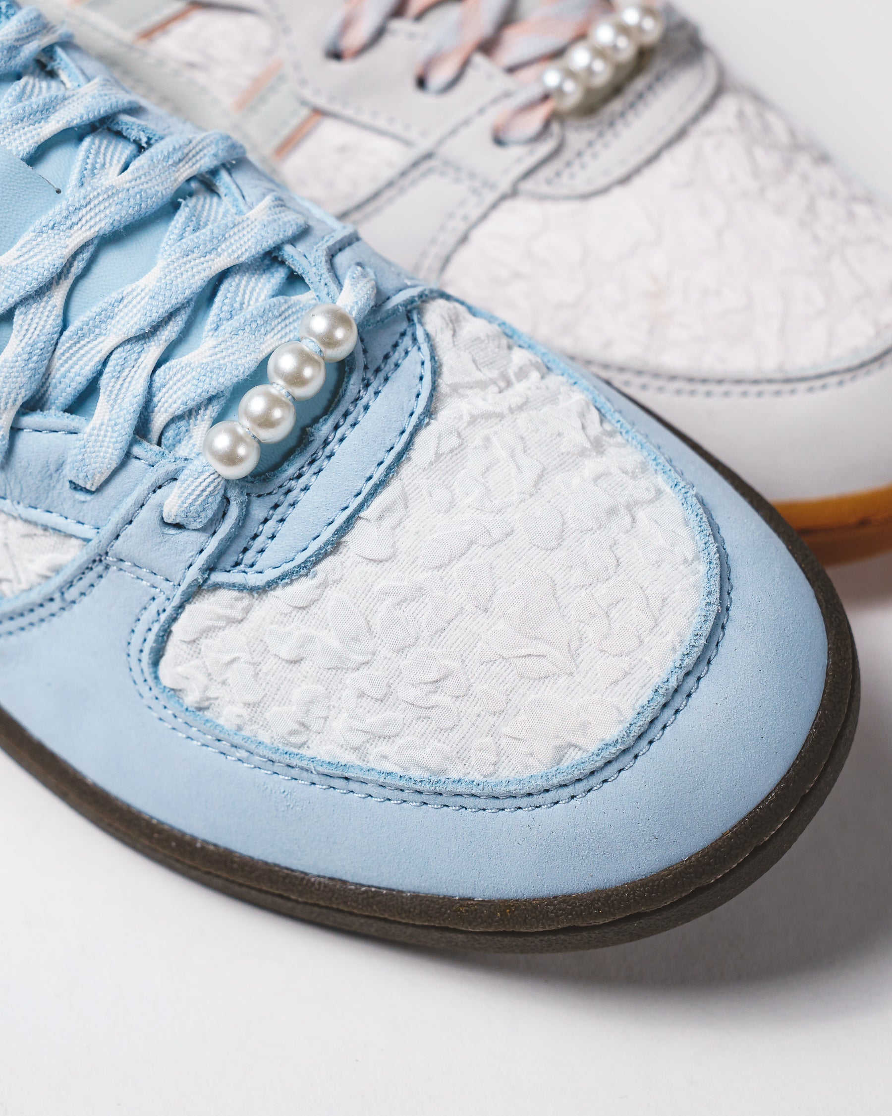 Asics Unisex Skyhand OG White Faded Denim 1203A880-100 - FOOTWEAR - Canada