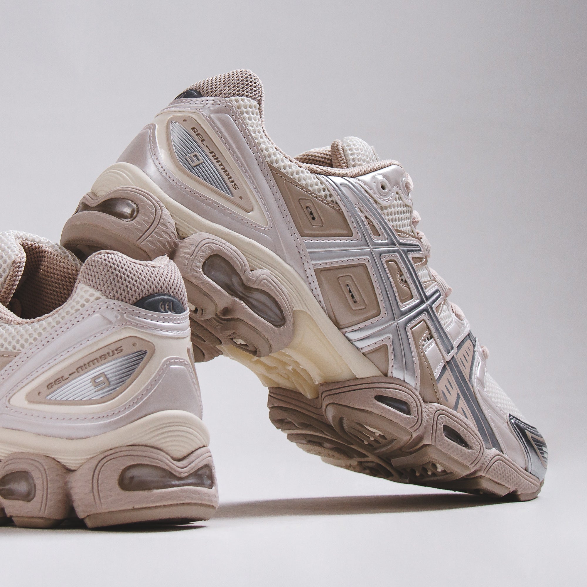 Asics gel nimbus fille on sale beige