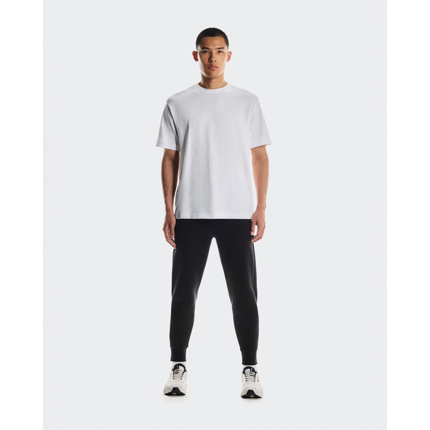 ON Men Focus Tech Sweatpants Black Secondary image