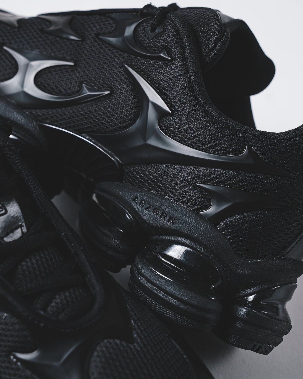 New Balance Unisex 2000 Black Metallic U200078C - FOOTWEAR - Canada