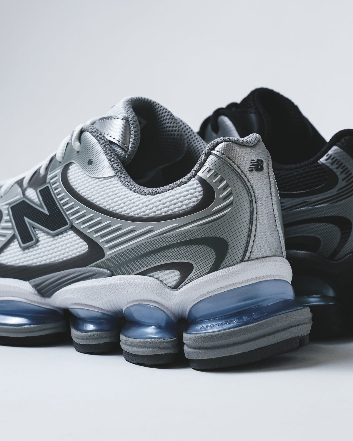 New Balance Unisex Abzorb 2000 White Silver Metallic U2000AA - FOOTWEAR - Canada