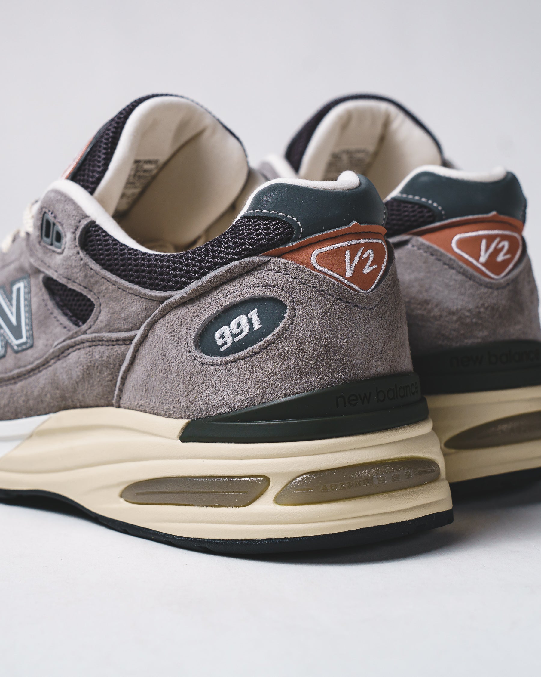 New Balance Unisex Made in UK 991v2 Elephant Skin Cork U991GC2 - FOOTWEAR - Canada