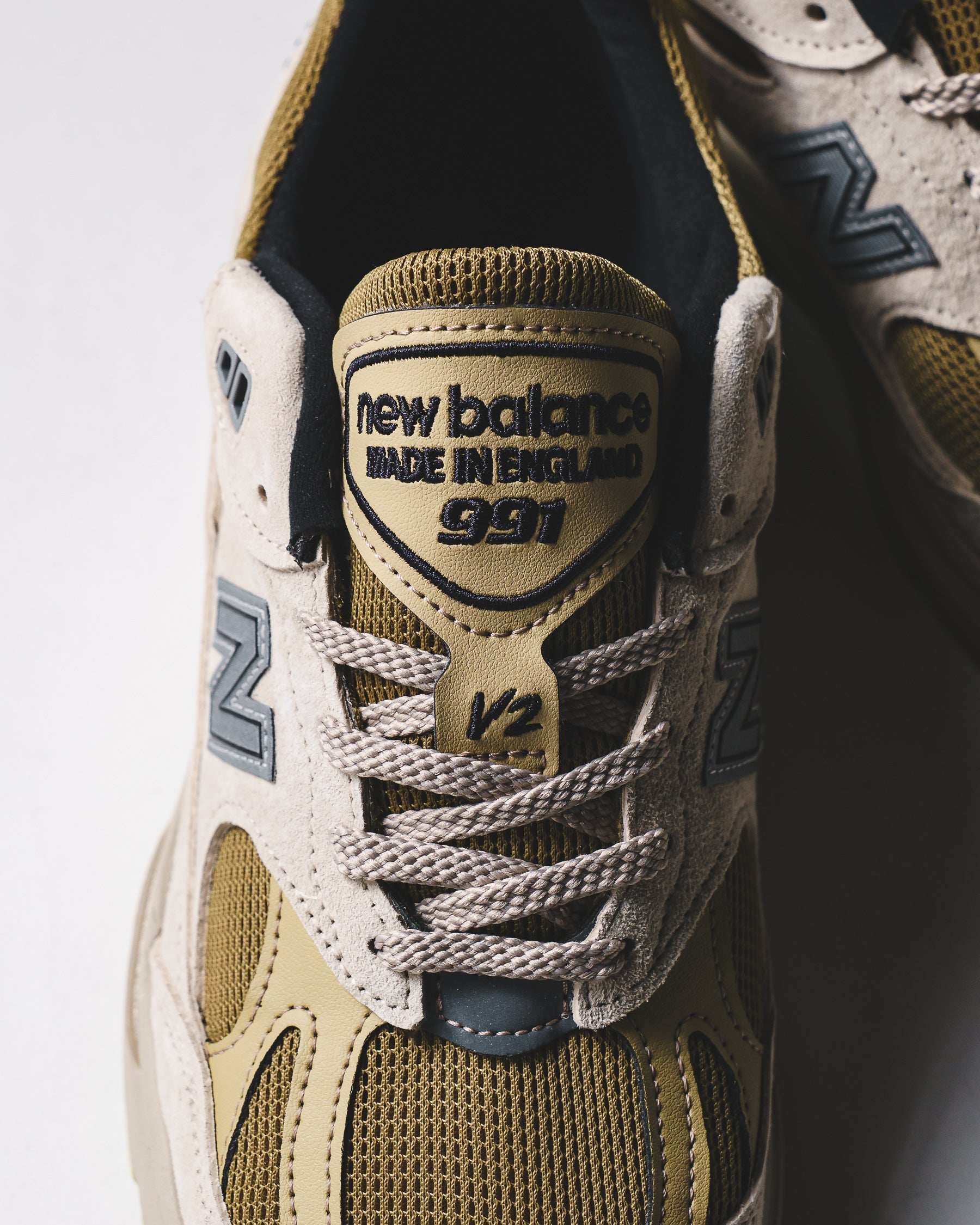 New Balance Unisex Made in UK 991v2 Neo Synthesis Silver Birch U991PW2 - FOOTWEAR - Canada