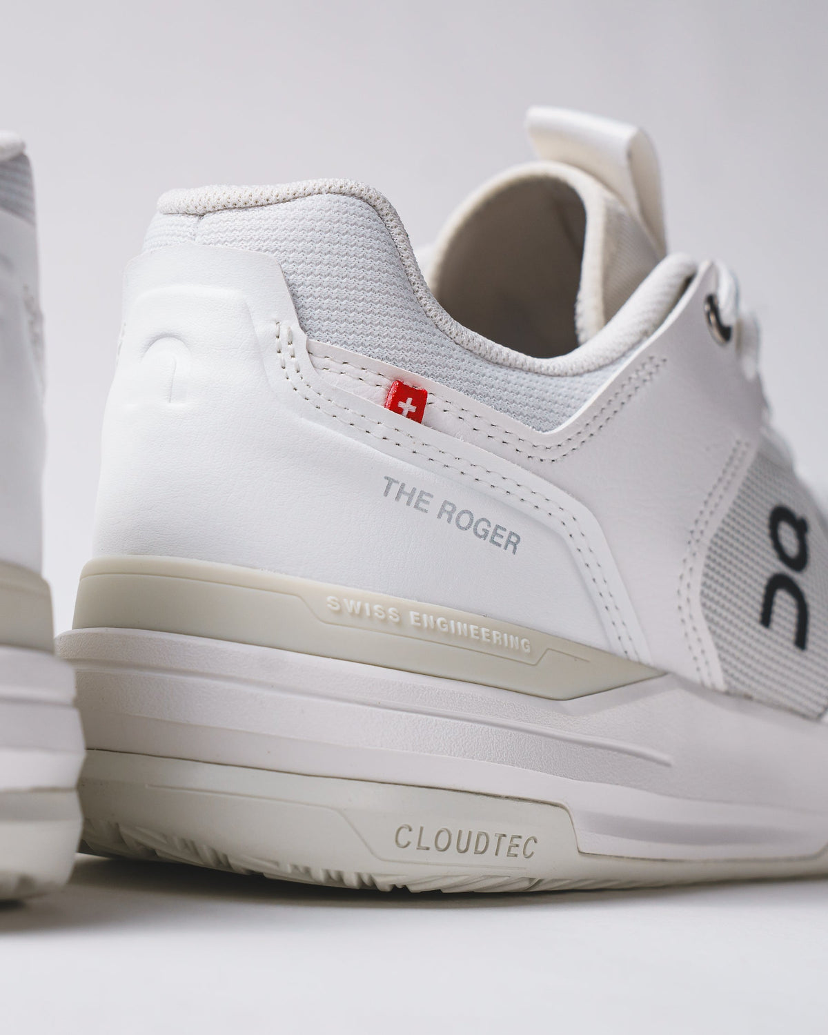 ON Men THE ROGER Clubhouse Pro White Ice 3MD30030202 - FOOTWEAR - Canada