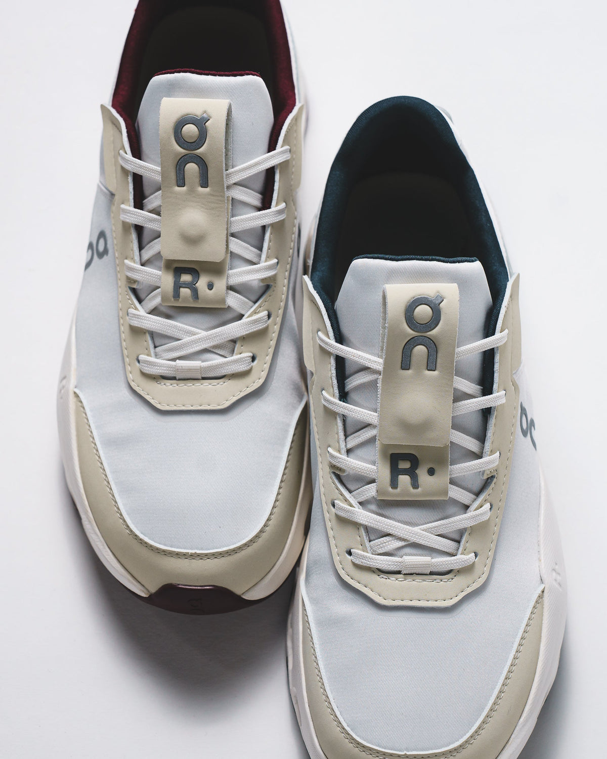 ON Women THE ROGER Wildcard Ivory Evergreen 3WG10322491 - FOOTWEAR - Canada