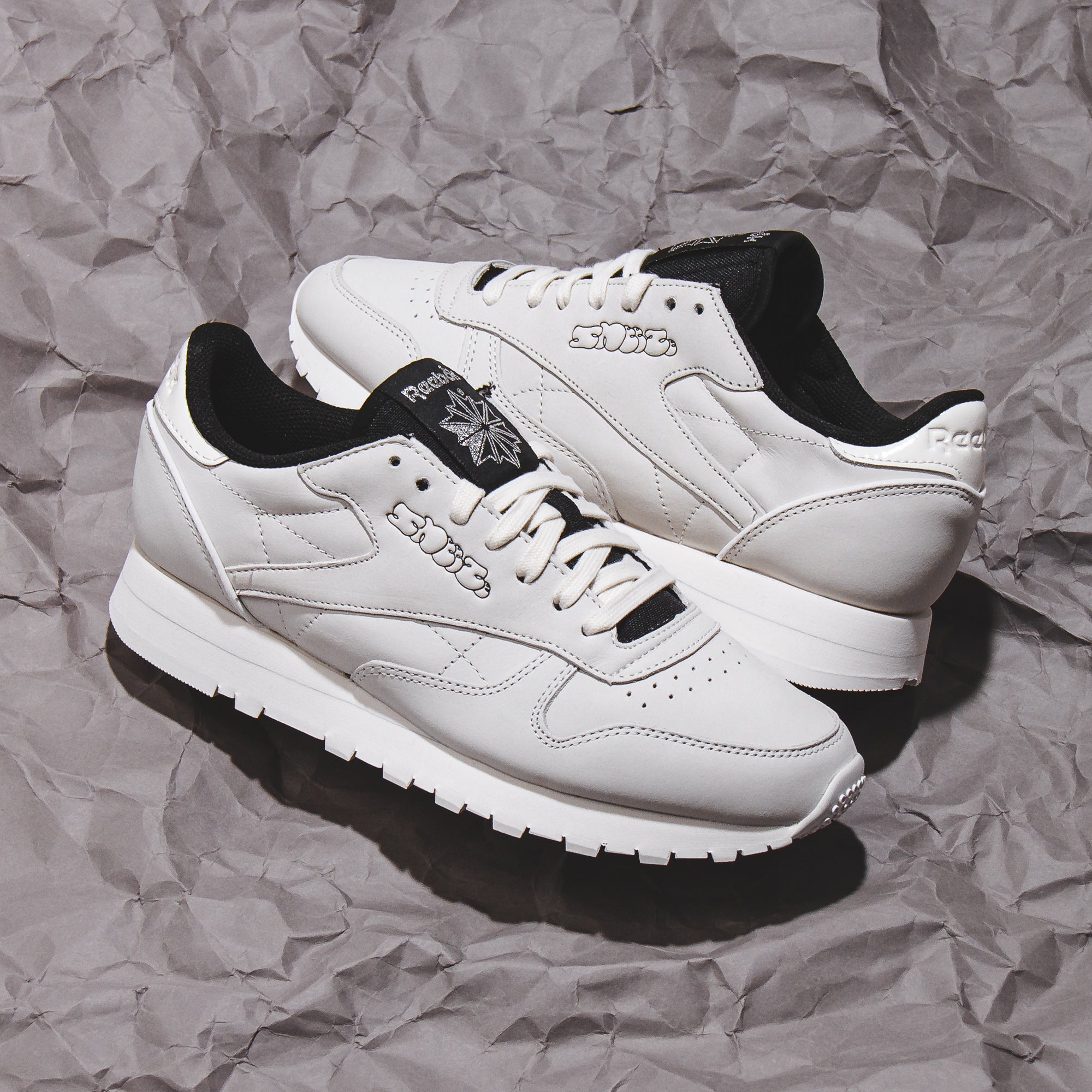 Himno Joseph Banks Esquivar Reebok Classic Men SNEEZE Classic Leather White Chalk IE9215 (Solestop.com)