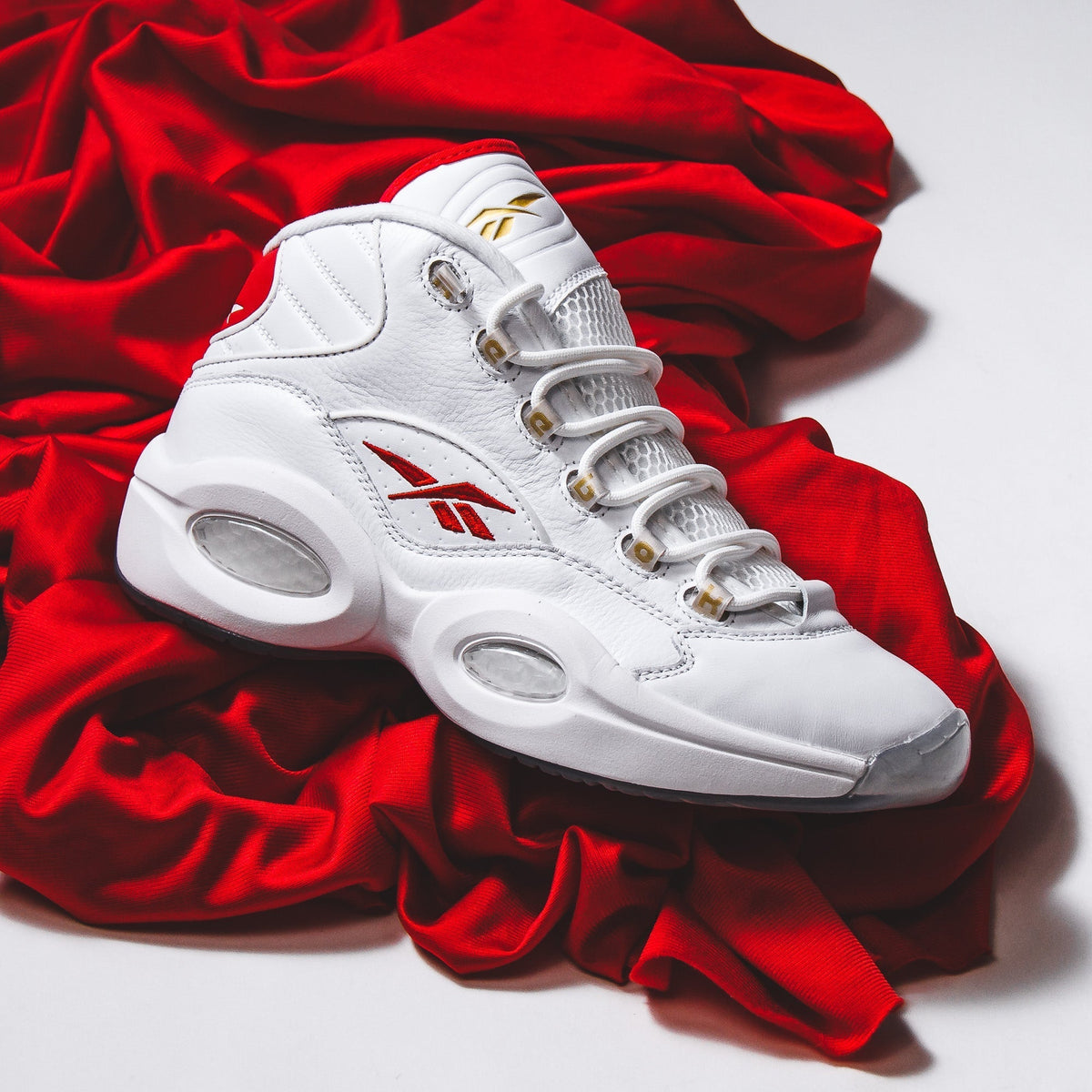 Reebok Classics Men Question Mid Allen Iverson White Red GX0230 - FOOTWEAR - Canada