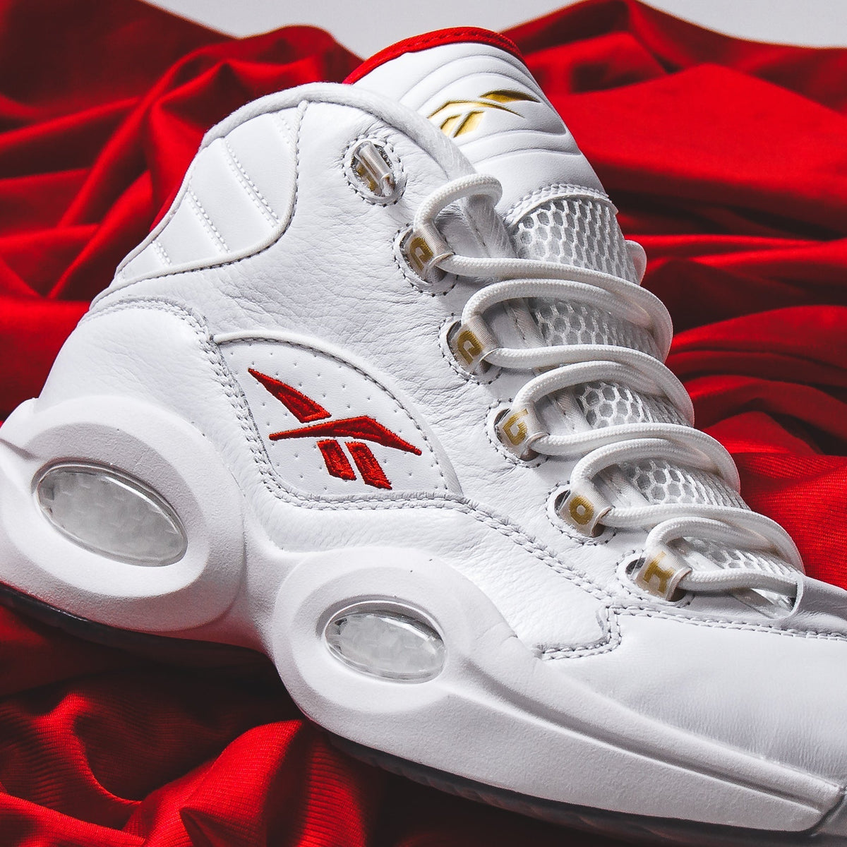 Reebok Classics Men Question Mid Allen Iverson White Red GX0230 - FOOTWEAR - Canada